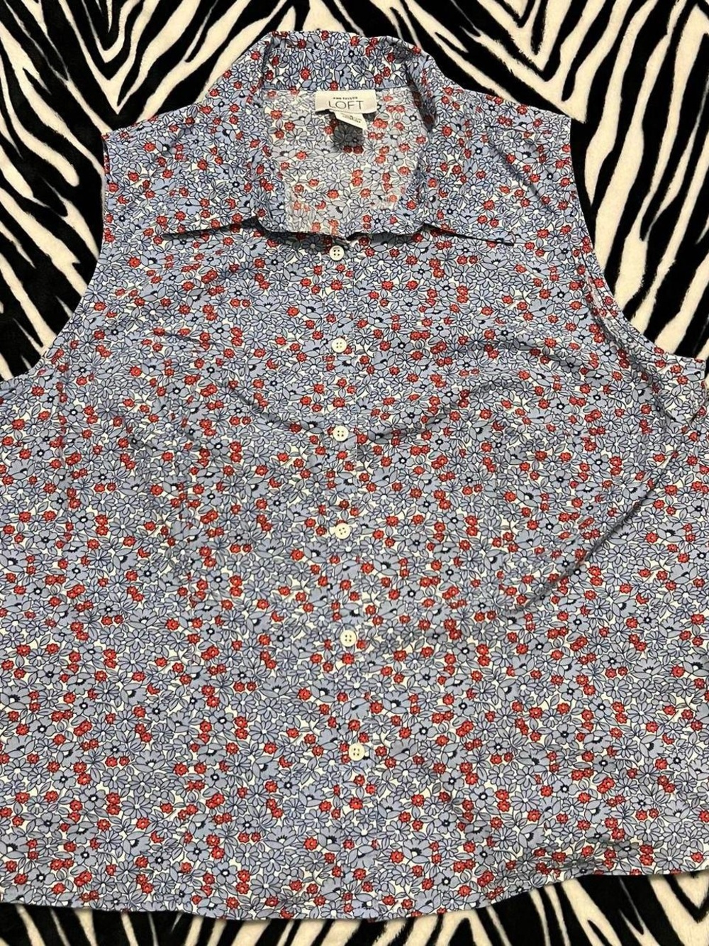 vintage Ann Taylor Loft red white and blue floral button down tank top shirt